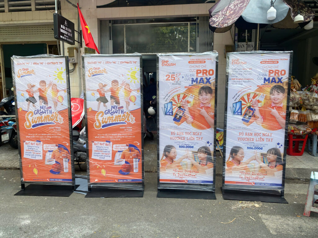 Báo Giá In Standee Tại Tân Bình - Dịch Vụ Chuyên Nghiệp Từ Xuyên Việt ADS